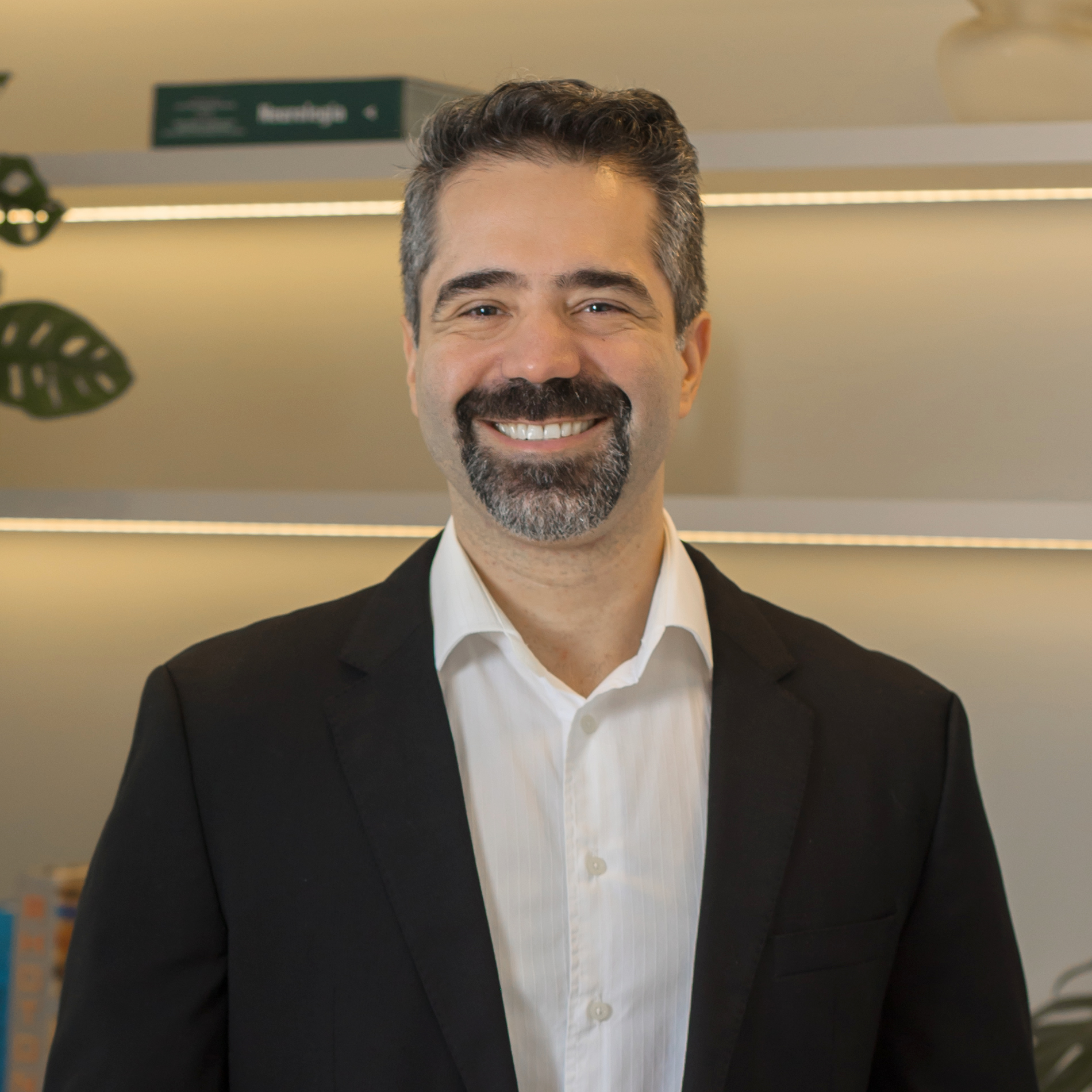 Dr. Willian Baía